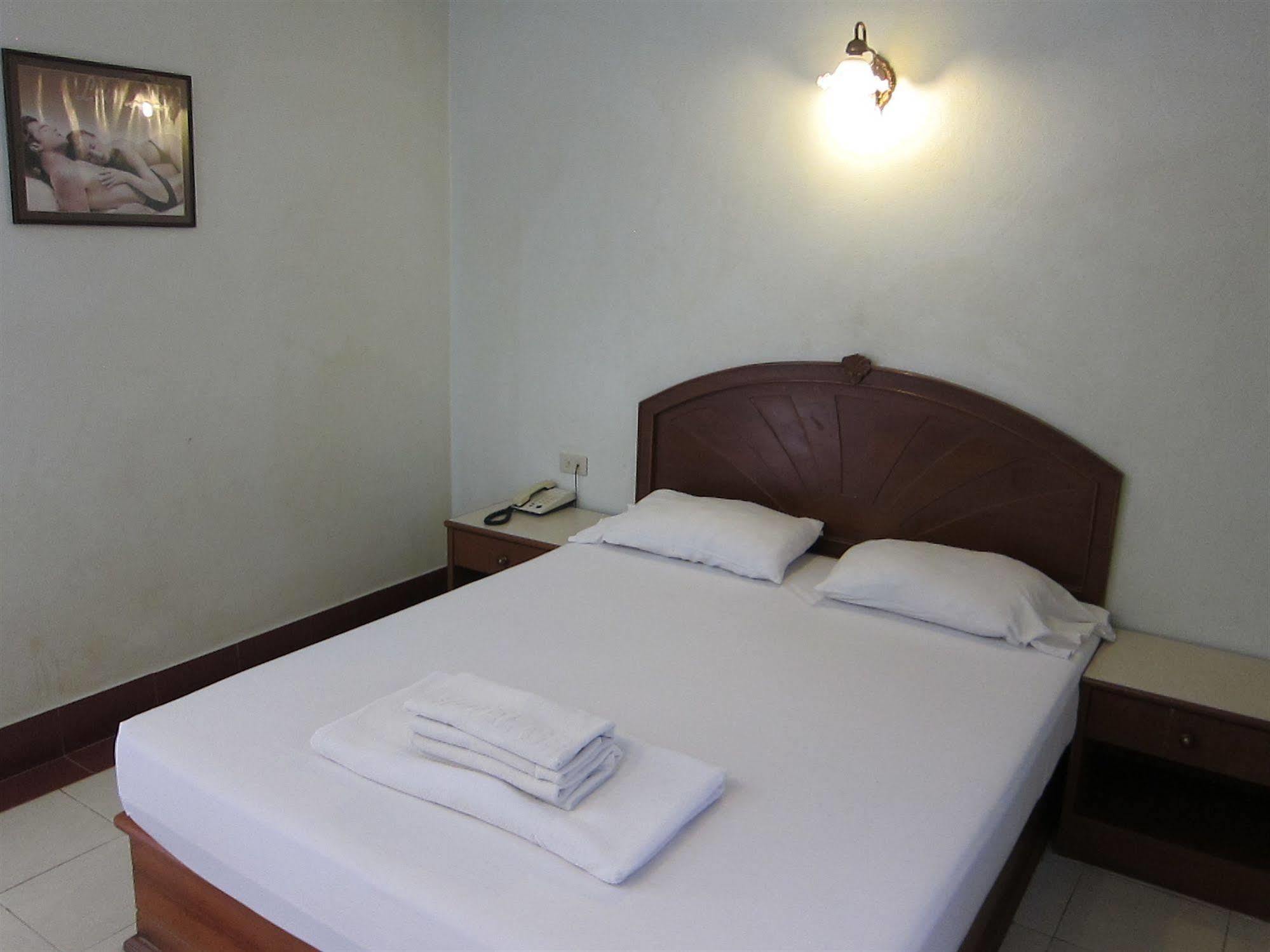 Oasis Resort Krabi town Exteriör bild